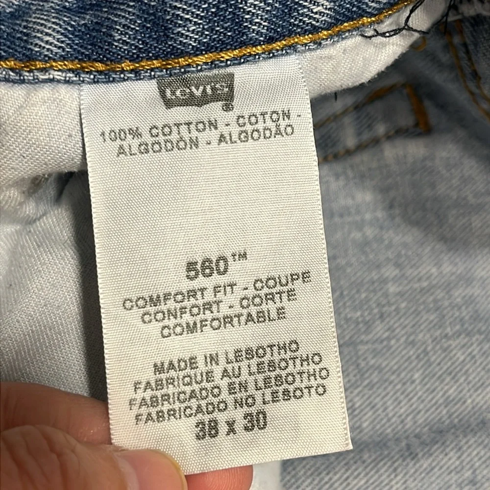 Levi’s Light Wash Distressed 560 Loose Fit Blue Jeans Men’s 38 x 30